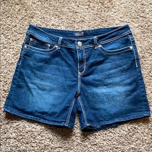 Seven7 Women’s Midi Shorts